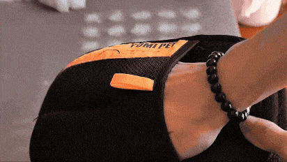 HUGPUPY HAIR REMOVER GLOVE